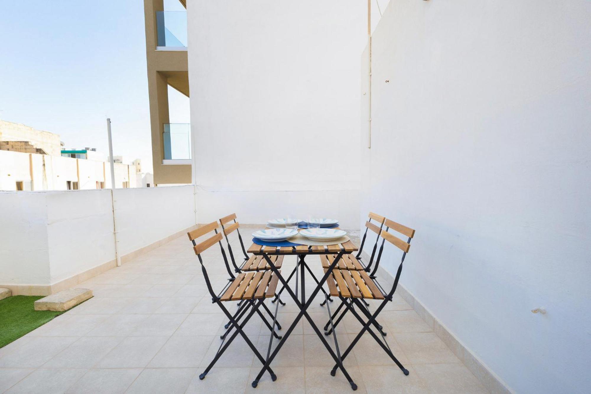 Spacious 2Br Penthouse With A Large Front-Terrace - Close To Bugibba Perched Beach セント・ポールズ・ベイ エクステリア 写真