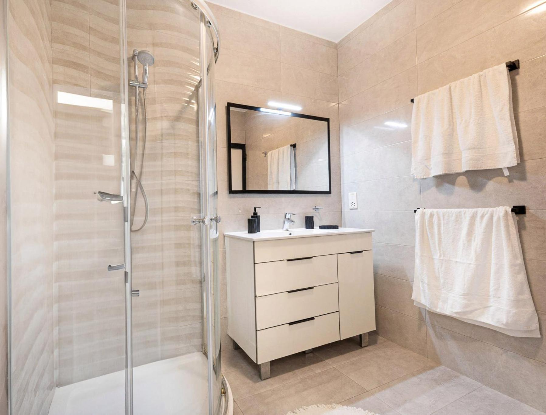 Spacious 2Br Penthouse With A Large Front-Terrace - Close To Bugibba Perched Beach セント・ポールズ・ベイ エクステリア 写真