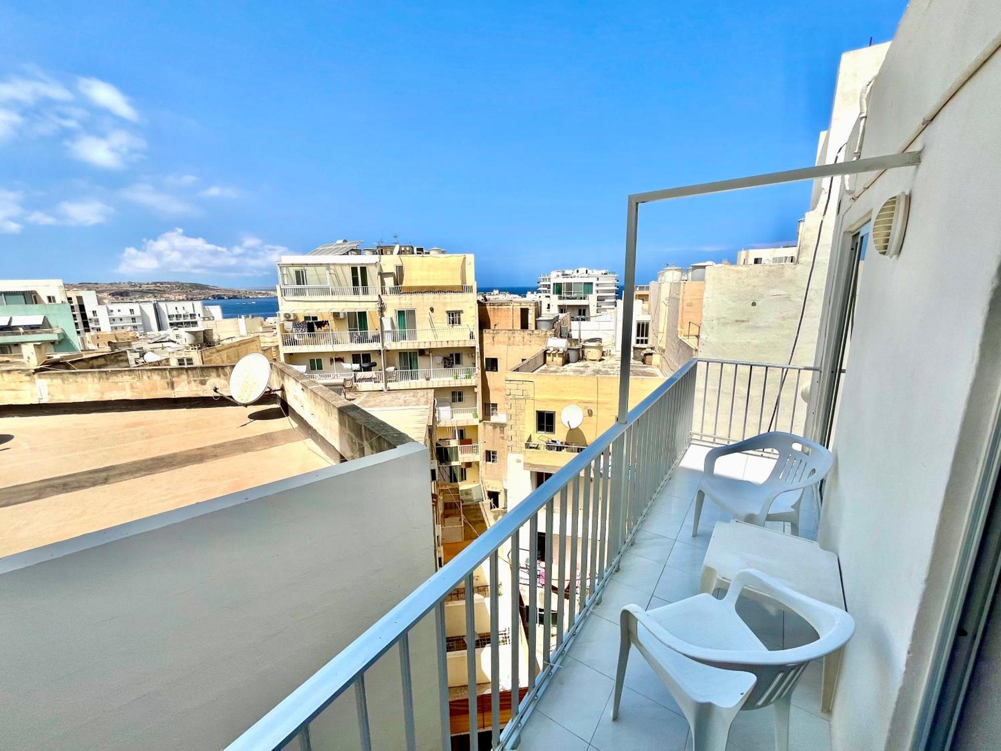 Spacious 2Br Penthouse With A Large Front-Terrace - Close To Bugibba Perched Beach セント・ポールズ・ベイ エクステリア 写真